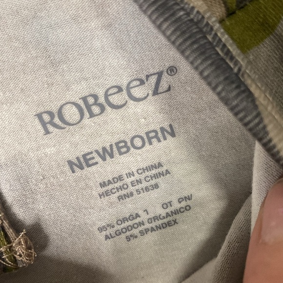 Robeez Dino 🦖 camo two piece set pattered onsie - Picture 12 of 16